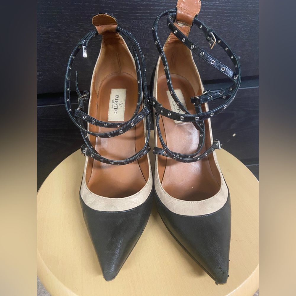 Valentino Black/Beige Leather Rockstud Pumps Size 38